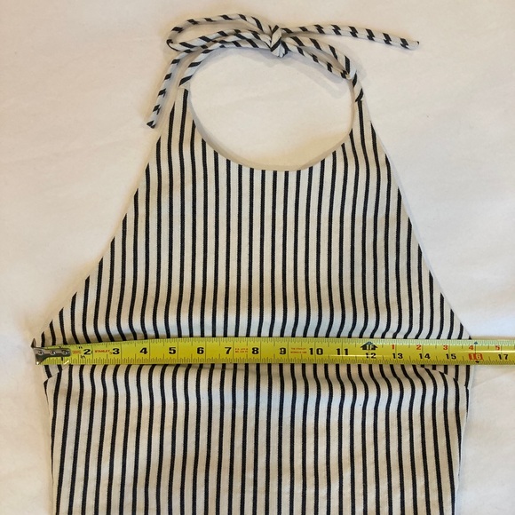 Alice & Olivia cropped halter - Picture 3 of 10